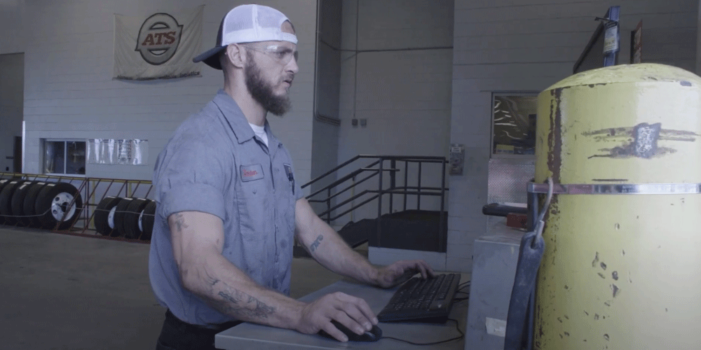 How to a Diesel Mechanic College vs. OntheJob Training [Pros